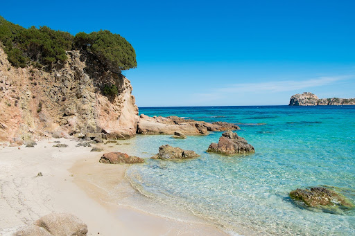 Caletta di Pula con splendide acque cristalline