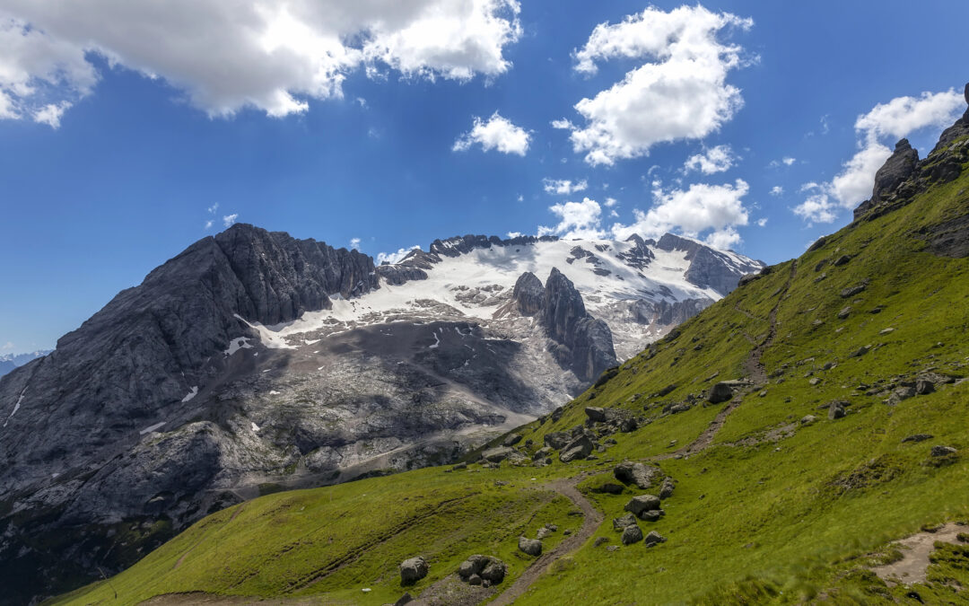 Ein atemberaubender Blick auf die Dolomiten, eines der schönsten Bergmassive in Italien.