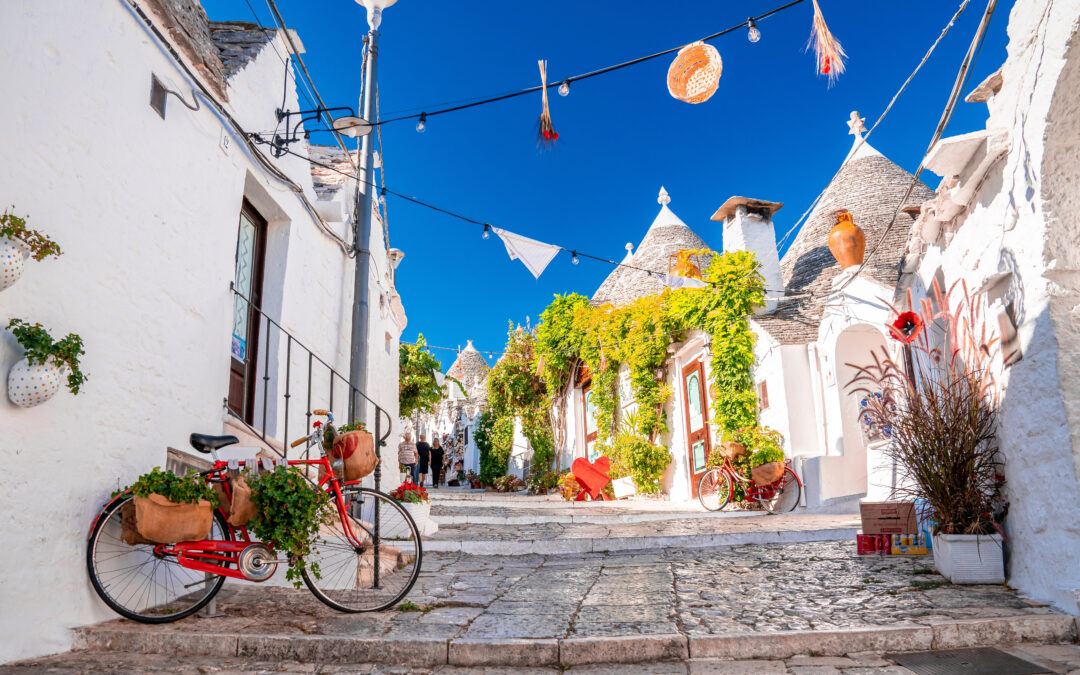 Entdecke die 5 besten Sehenswürdigkeiten in Alberobello: die Trulli, die Kirche Sant'Antonio, der Trullo Sovrano und mehr!